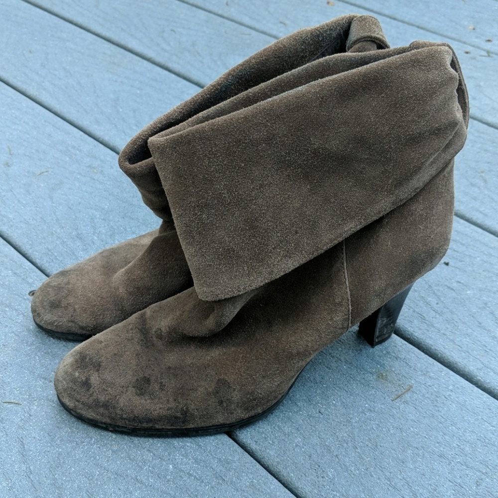 Cute slouchy BCBG real suede boots, size 9.5